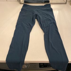 Athleta Salutation 7/8 Tight Abyss Teal - Medium